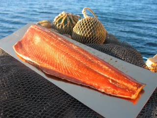 Varmrökt Laxfilé med Skinn C-trim