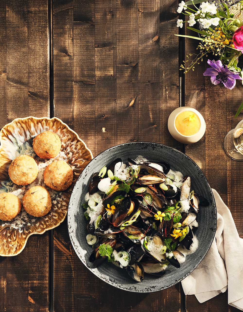 Under inspelningen av Menigos samtalsserie Länge leve måltiden serverade Ida Bauhn en vårmeny med bland annat musslor och anka.