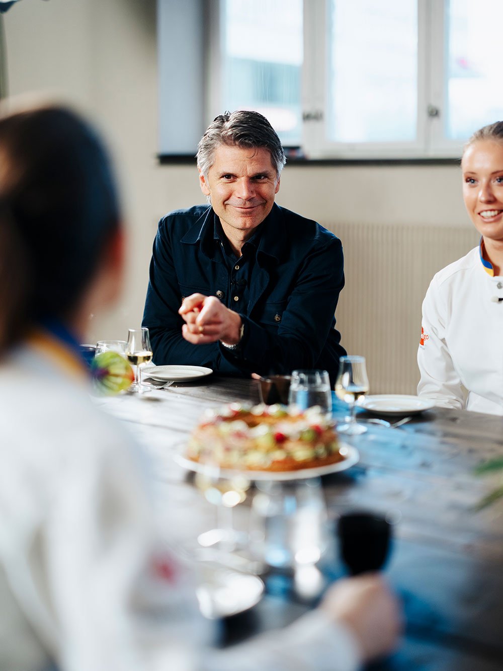 Personal och utbildning stod på agendan i avsnitt 22 av Menigos samtalsserie Länge leve måltiden. Bland gästerna fanns bland annat Årets Kock 2025, Ida Bauhn, som också stod för en vårig meny.