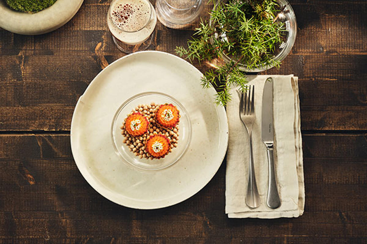 Tartar på grillad hjortytterfilé med löjrom. Recept av Ludwig Tjörnemo.