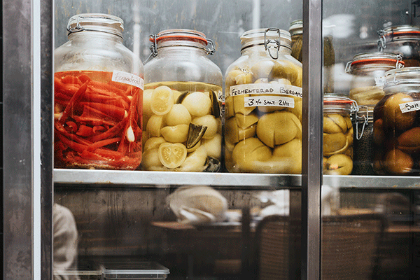 Fermenterade grönsaker på stjärnkrogen Allegrine. 