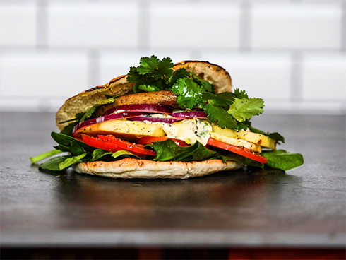 Falafelburgare i pitabröd med ananas [Findus]