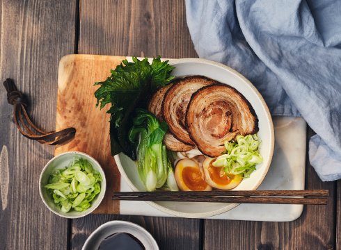 Pork-belly Ramen med marinerade sojaägg
