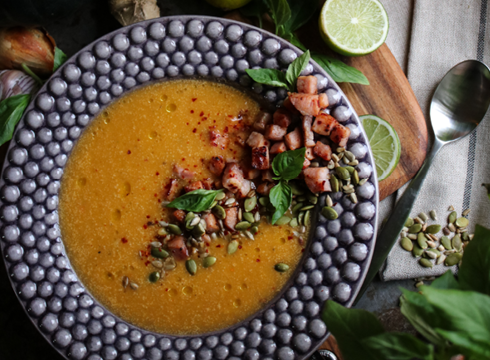 Pumpasoppa med chilifräst skinka och rostade frön [HK Scan]