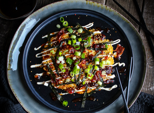 Okonomiyaki - Japansk pannkaka med bacon och kål [HK Scan]